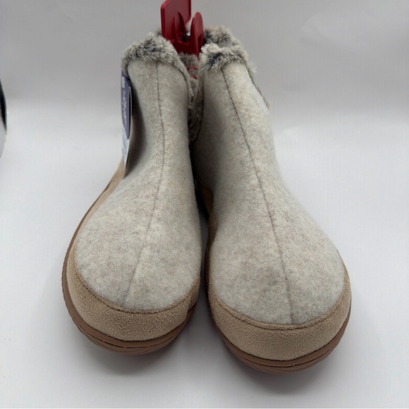 Dearfoams Dluxe Women's Indoor Outdoor Memory Foam Taupe Bootie Slippers - Picture 2 of 10